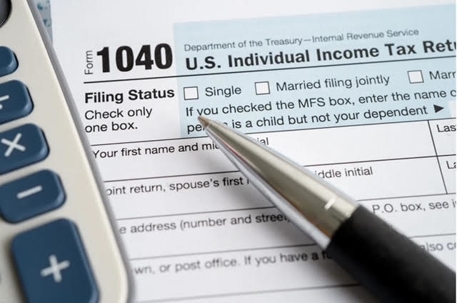 WHO GETS TO CLAIM THE DEPENDENCY TAX EXEMPTION IN THEIR TAX RETURN WHEN PARENTS GET DIVORCED?